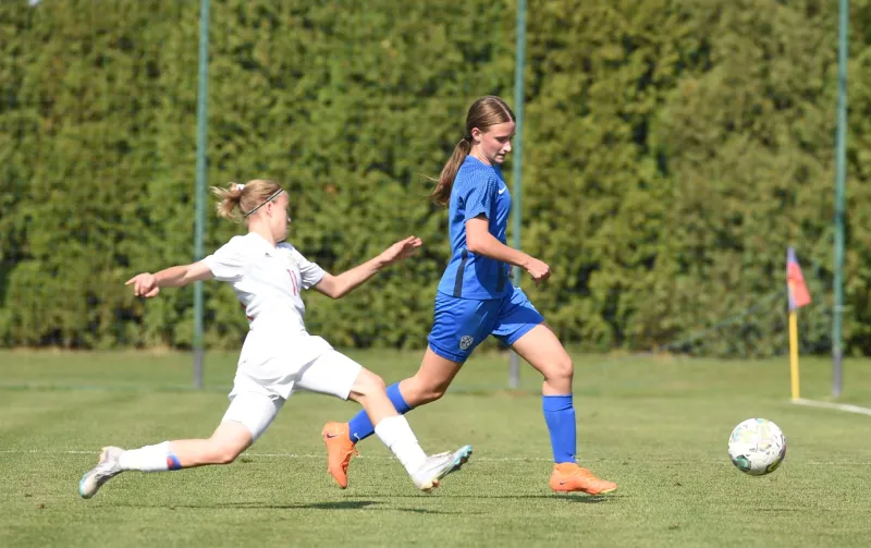 WU15SLORUS08.jpg