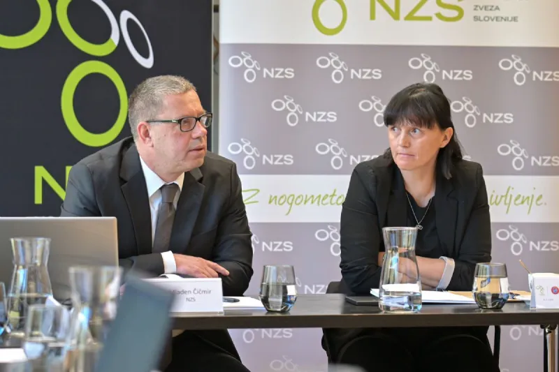 Lic_obisk_UEFA_NZS_3616_normal.jpg