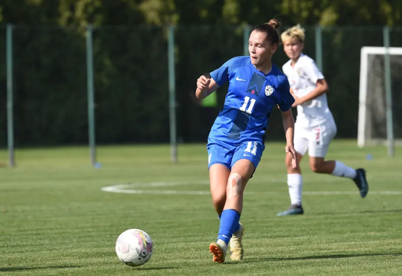 WU15SLORUS04.jpg