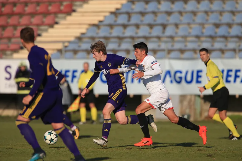 nog-mb-sevilla-mladi---9234 dw-(ZF-10251-87644-1-007).jpg