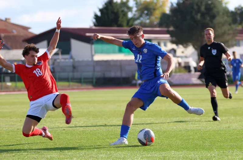 1960U19SLOAVT05.jpg