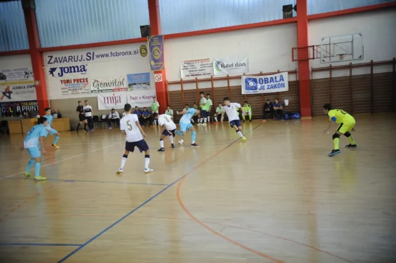 870FU17SloIta23_normal.jpg